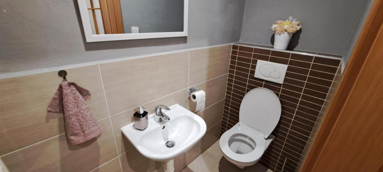 Apartment Alma *